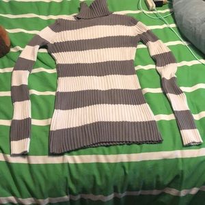 EUC. soft turtleneck